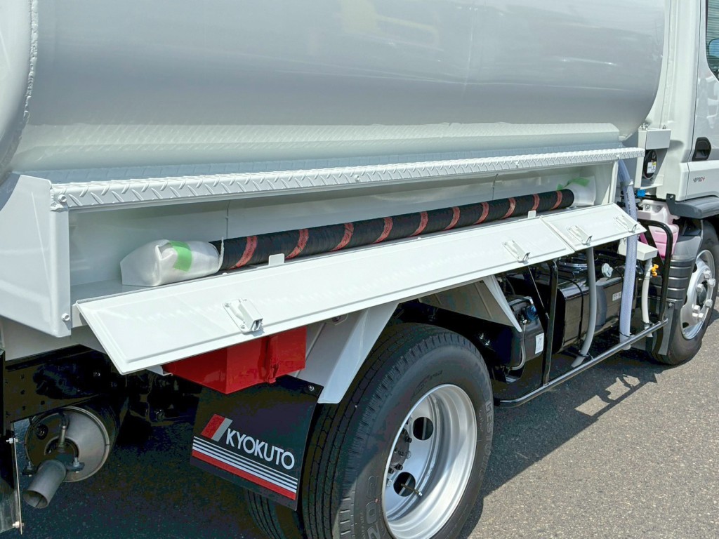 運転席側のホースです。|三菱 キャンター 2PG-FEA80(2WD)の写真13