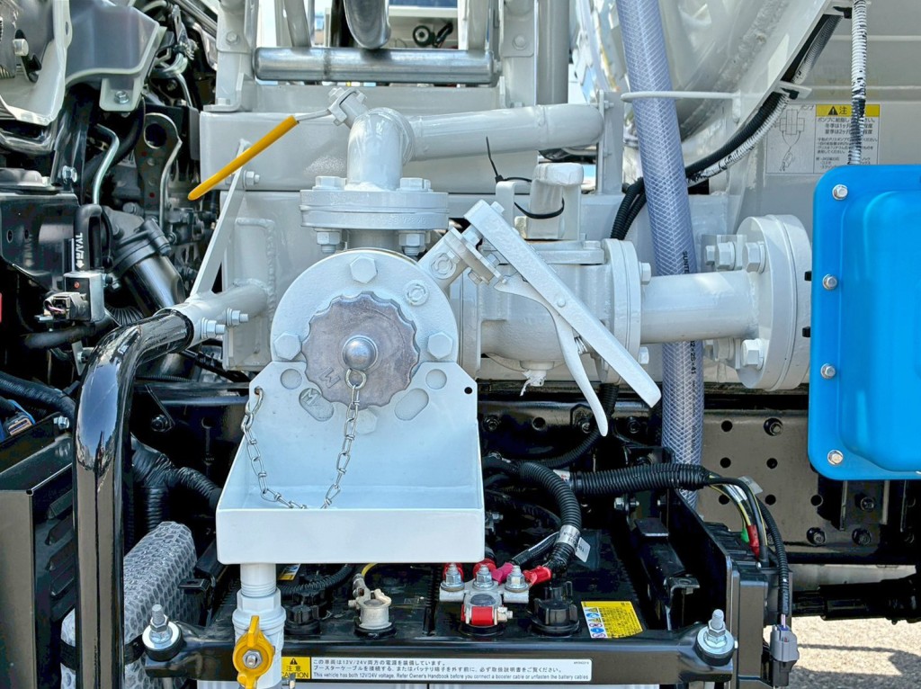 助手席側の配管周りの状態です。|三菱 キャンター 2PG-FEA80(2WD)の写真15