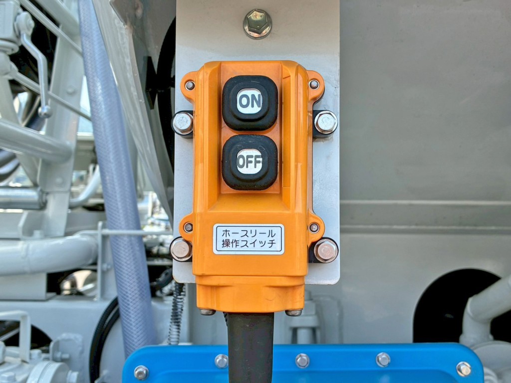 ホースリールの巻き取りスイッチです。|三菱 キャンター 2PG-FEA80(2WD)の写真18