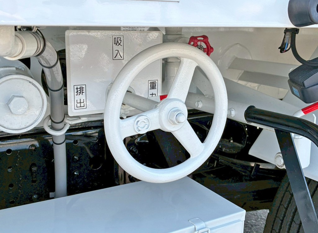 排出・重力・吸入の切り替えバルブです。|三菱 キャンター 2PG-FEA80(2WD)の写真20