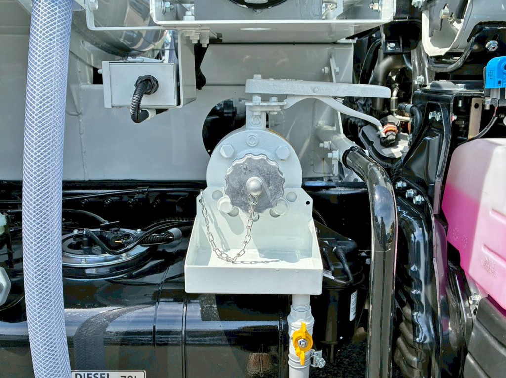 運転席側配管の状態です。|三菱 キャンター 2PG-FEA80(2WD)の写真22