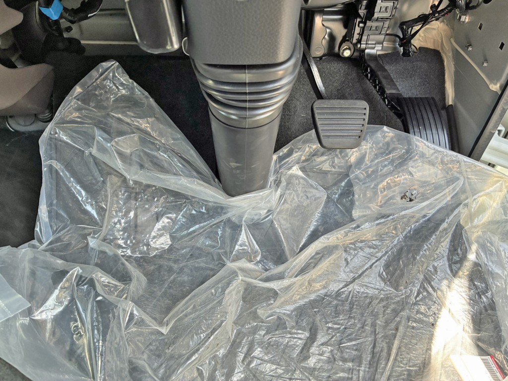 2ペダル仕様です。|三菱 キャンター 2PG-FEA80(2WD)の写真30