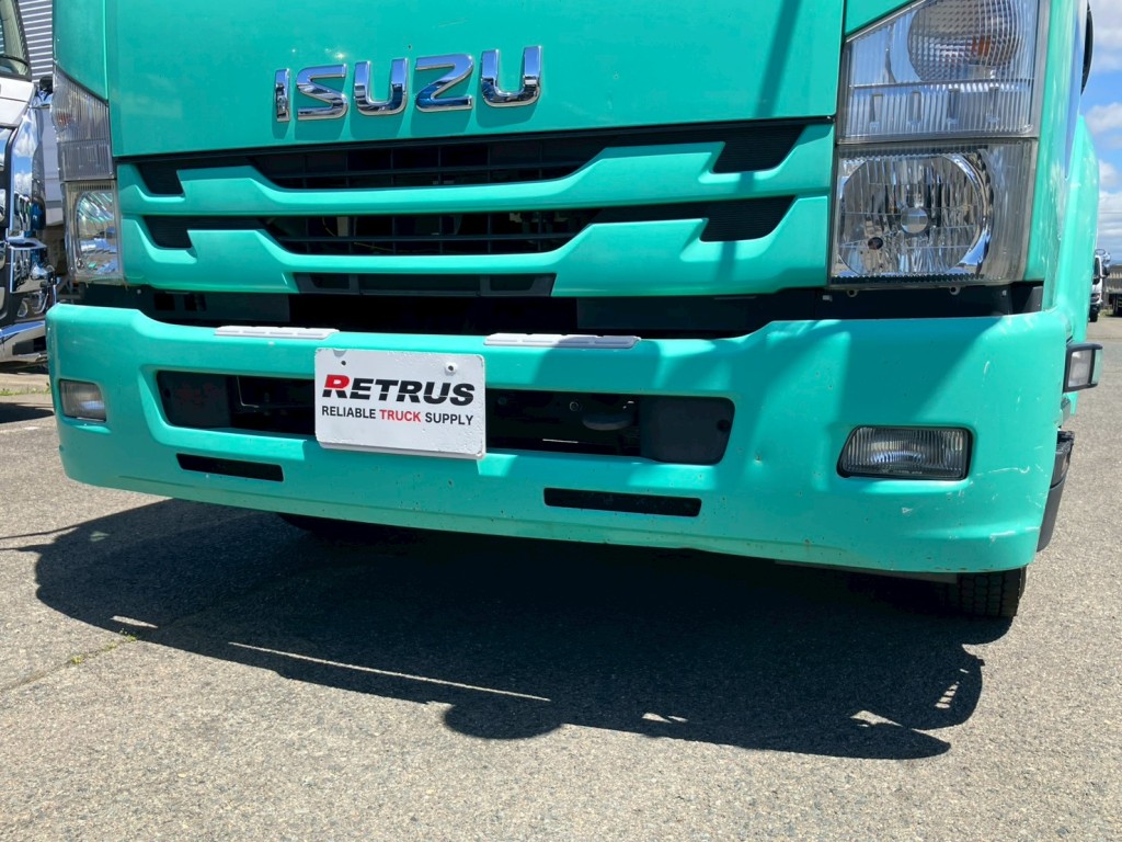 フロントバンパーにキズ・サビ・ヘコミがあります。|いすゞ フォワード TKG-FRR90S2(2WD)の写真14