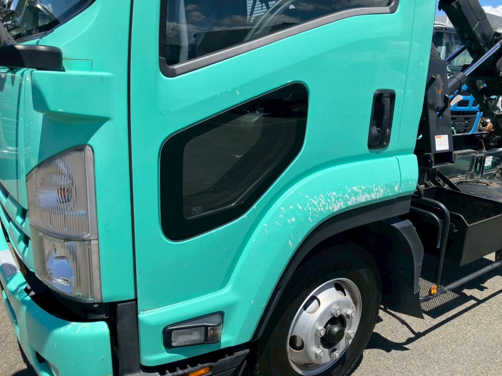 助手席側ドアにキズ・看板跡があります。|いすゞ フォワード TKG-FRR90S2(2WD)の写真17