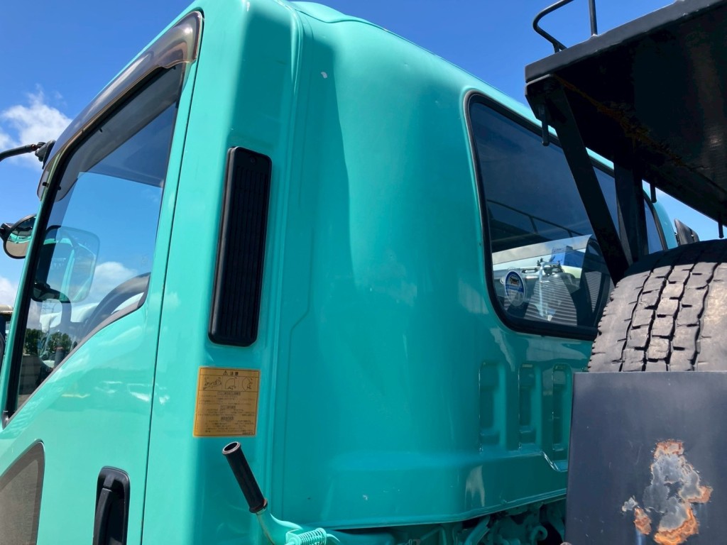 助手席側キャブバックにキズ・サビ・ヘコミがあります。|いすゞ フォワード TKG-FRR90S2(2WD)の写真19