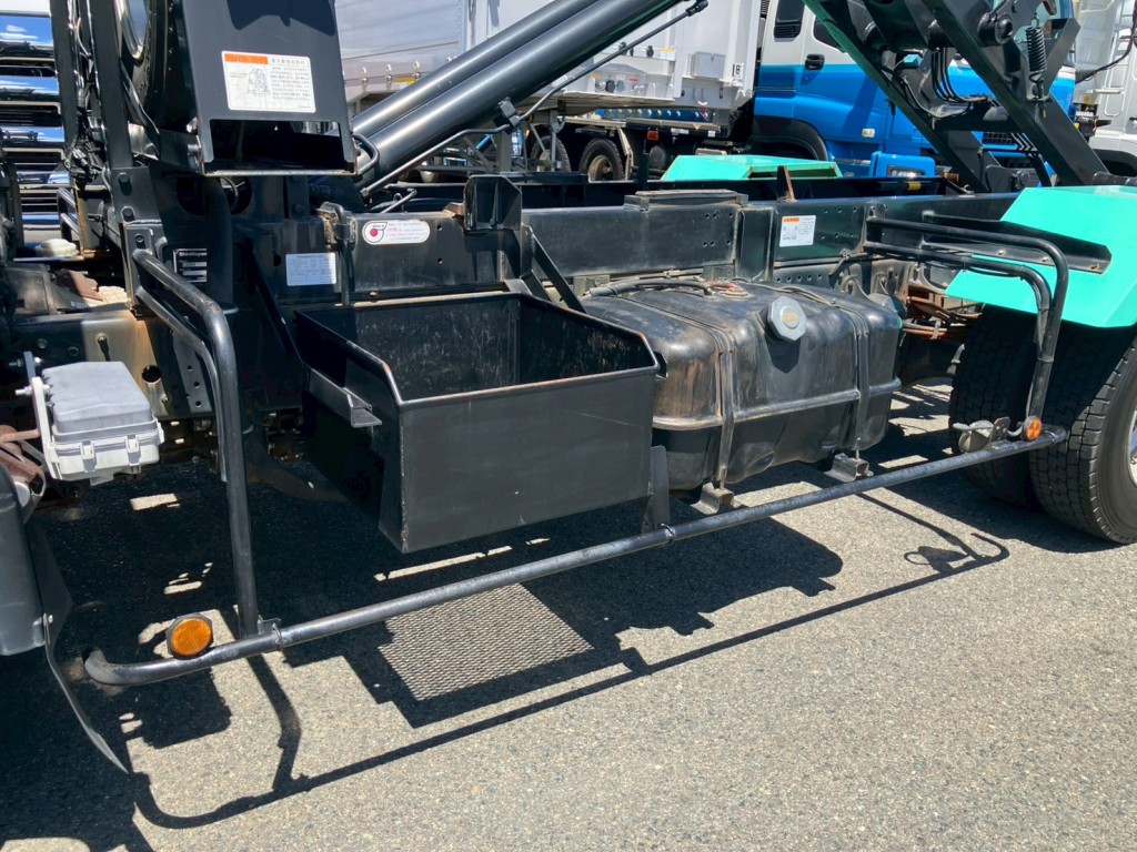 助手席側サイドバンパーにキズ・サビ・曲がりがあります。|いすゞ フォワード TKG-FRR90S2(2WD)の写真20