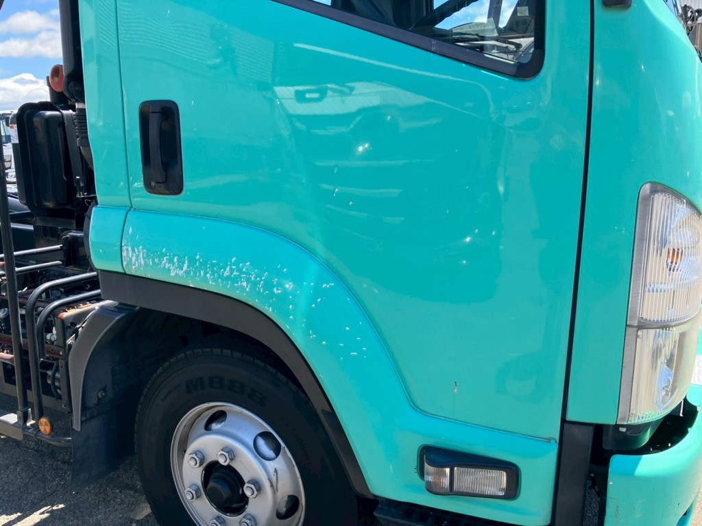 運転席側ドアにキズ・ヘコミ・看板跡があります。|いすゞ フォワード TKG-FRR90S2(2WD)の写真23