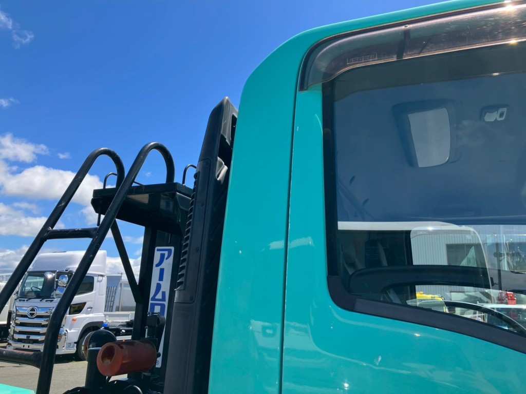 運転席側クォーターパネルに看板跡があります。|いすゞ フォワード TKG-FRR90S2(2WD)の写真24