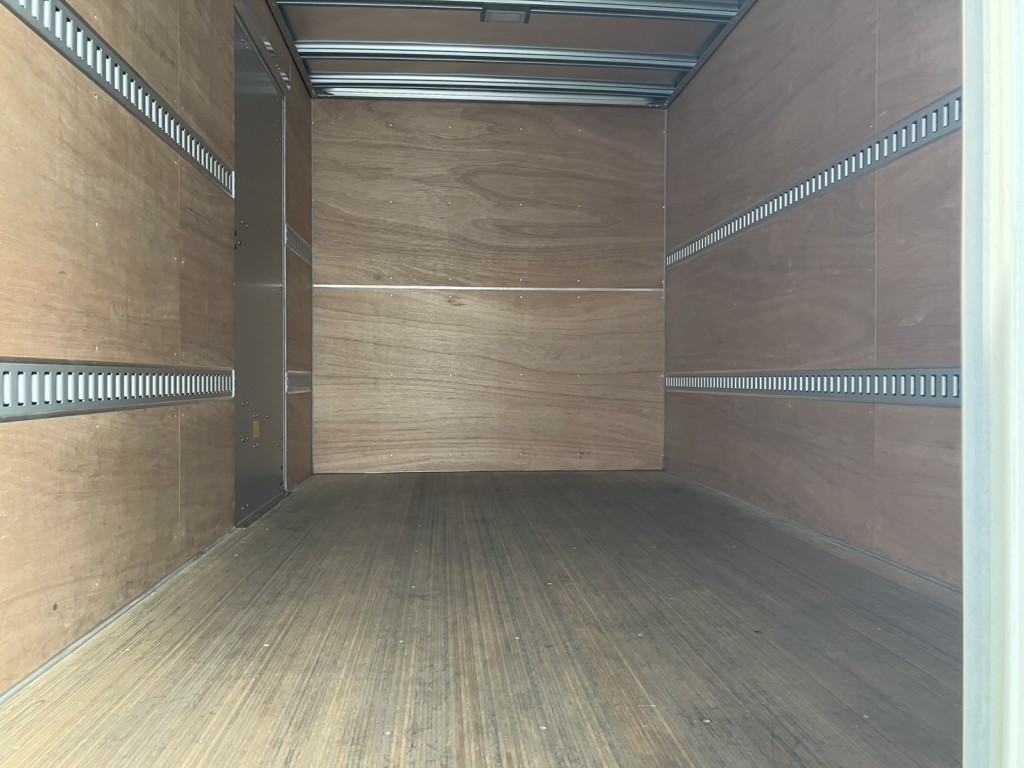 いすゞ エルフ 2RG-NPR88AM(2WD)の写真5