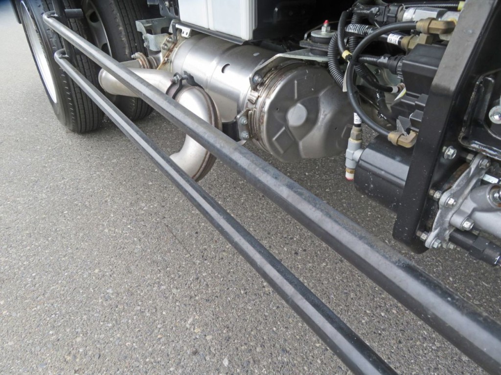 サイドバンパーに色あせがあります。|日野 レンジャー 2PG-FD2ABA(2WD)の写真17