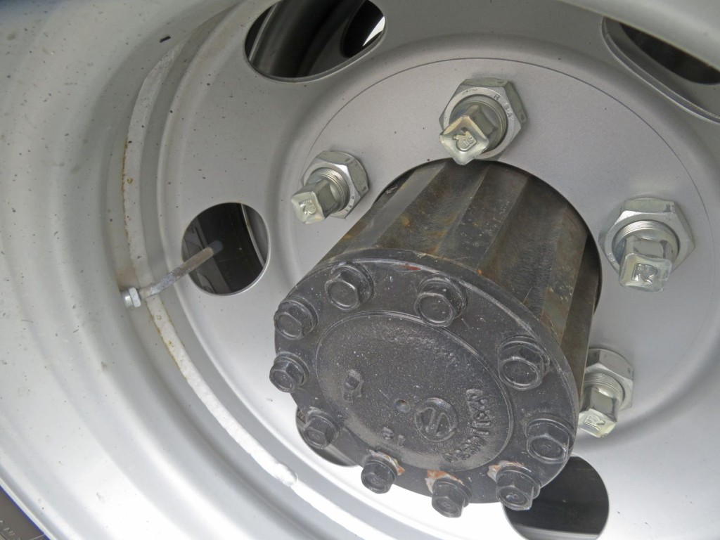 ホイールの軸に軽いサビがあります。|日野 レンジャー 2PG-FD2ABA(2WD)の写真18