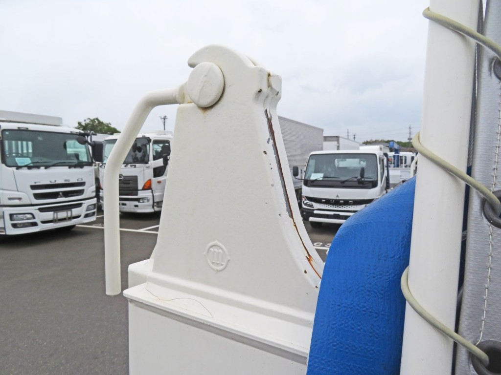 リアあおりのアームに置きサビ・塗装の剝がれがあります。|日野 レンジャー 2PG-FD2ABA(2WD)の写真21