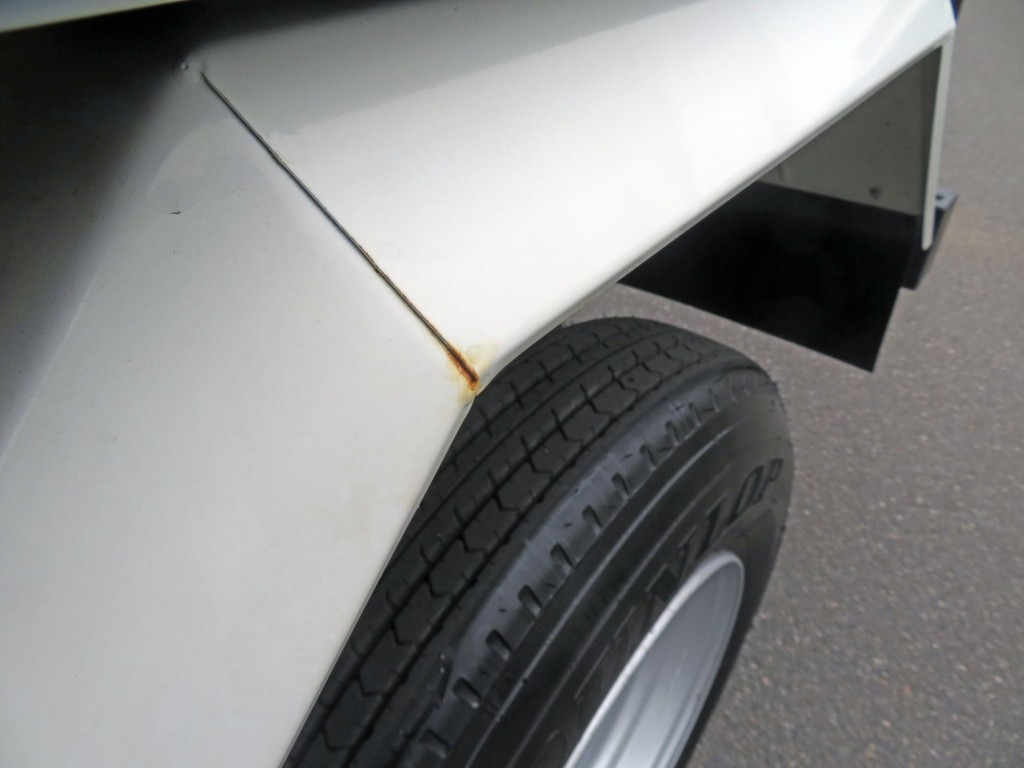 リアフェンダーに少し置きサビがあります。|日野 レンジャー 2PG-FD2ABA(2WD)の写真30