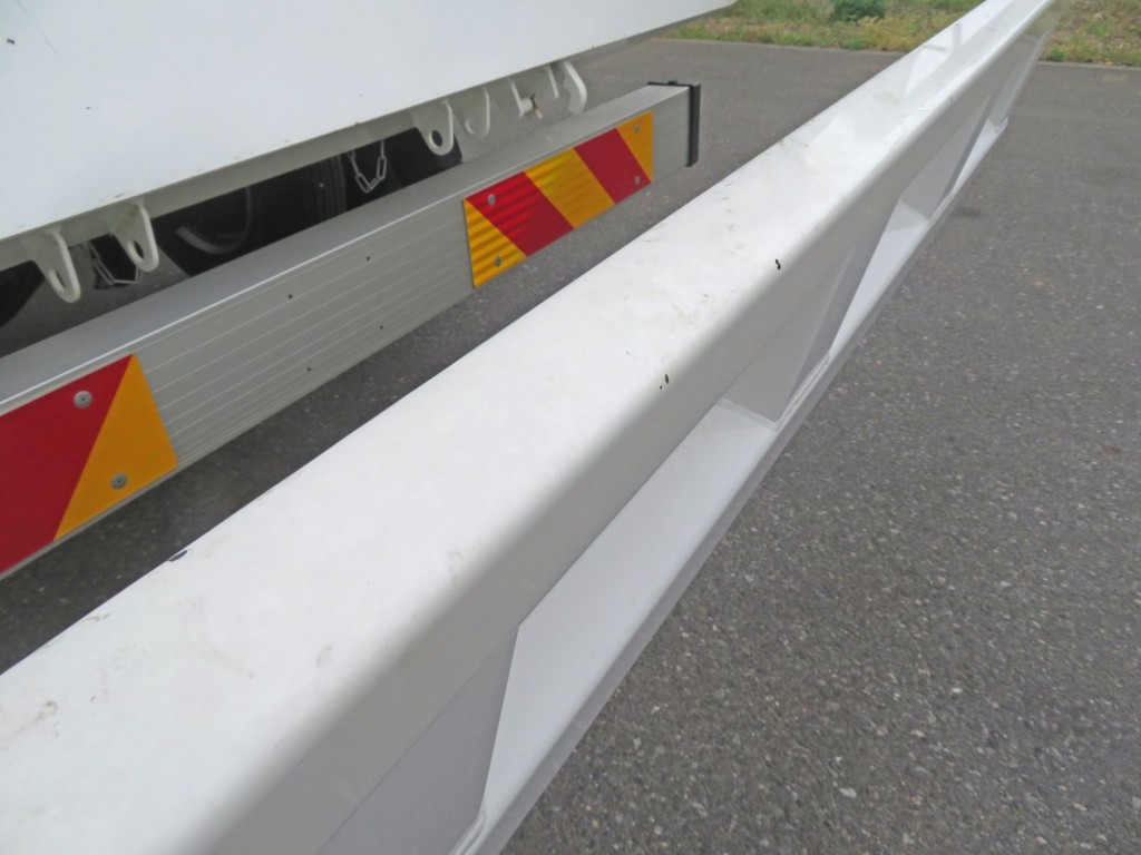 リアあおり上に小さいキズがあります。|日野 レンジャー 2PG-FD2ABA(2WD)の写真37