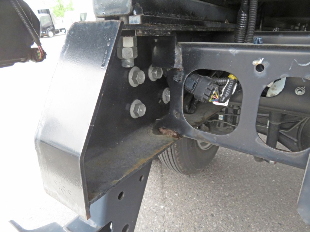 シャーシ後方に少し置きサビがあります。|日野 レンジャー 2PG-FD2ABA(2WD)の写真42