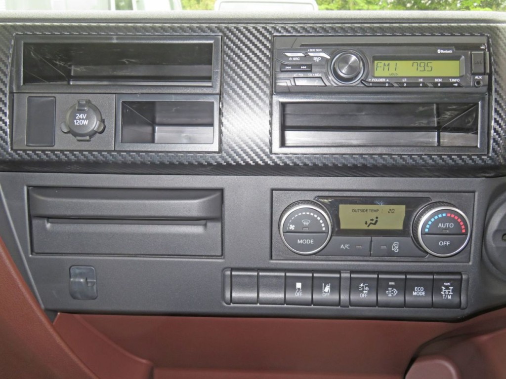 パネル周りの状態です。|日野 レンジャー 2PG-FD2ABA(2WD)の写真45