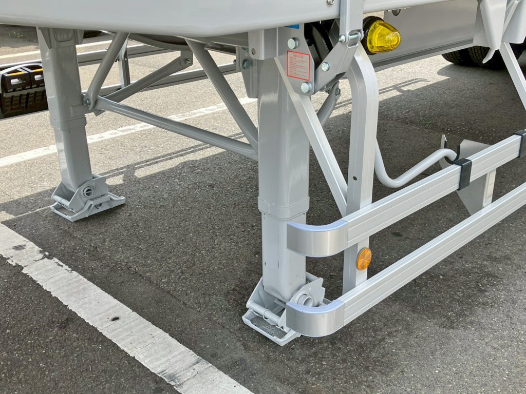 脚は手動式です。|トレクス PFB34118の写真29