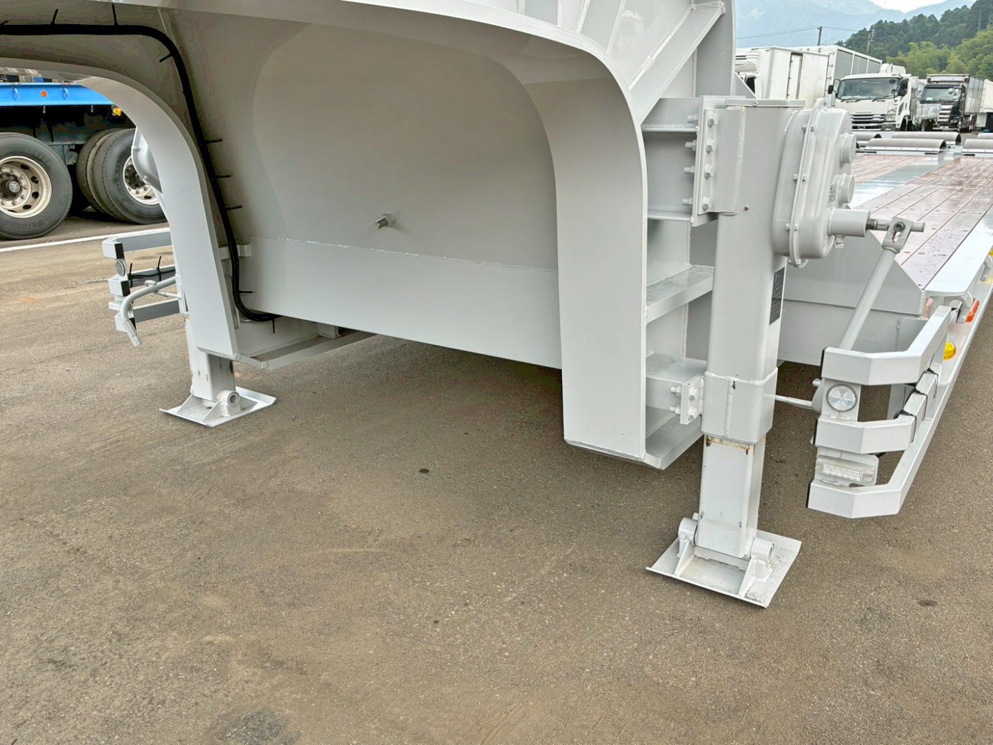脚は手動式です。|トレクス PLR438ADの写真21