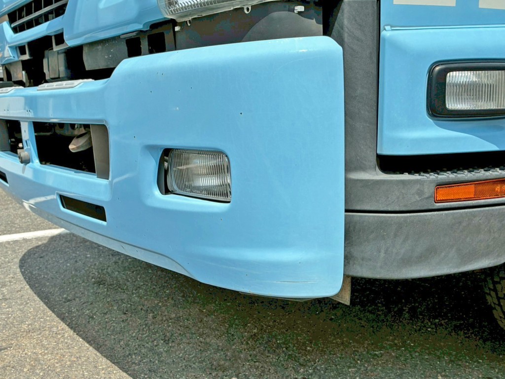 フロントバンパーの助手席側に引きキズがあります。|いすゞ フォワード 2PG-FRR90S2(2WD)の写真20