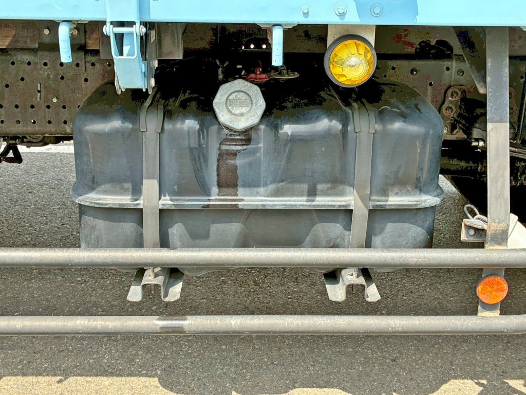 燃料タンクは100Lです。|いすゞ フォワード 2PG-FRR90S2(2WD)の写真22