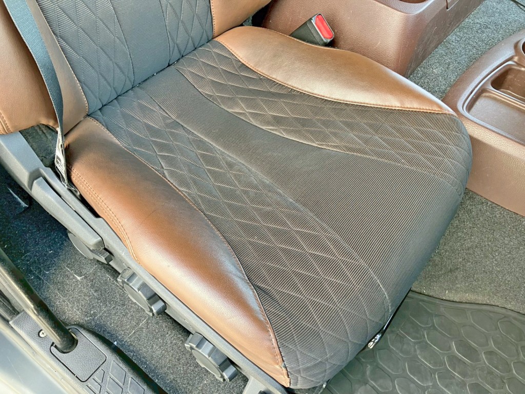 運転席座面にヘタリがあります。|日野 プロフィア 2DG-SS1EKHAの写真7
