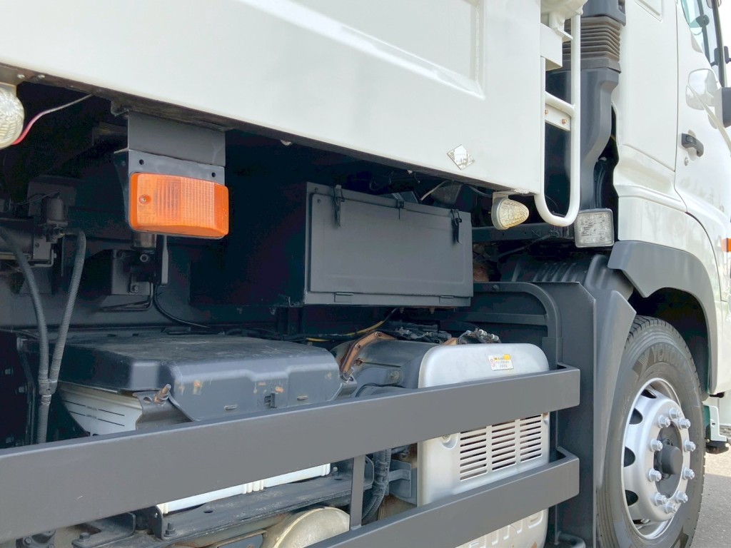 運転席側に工具箱が付いています。|日野 プロフィア 2DG-FS1AGAの写真19
