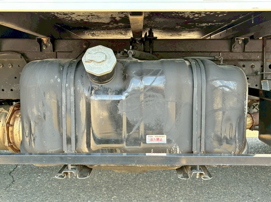燃料タンクは75Lです。|いすゞ エルフ TPG-NMS85AN(4WD)の写真24