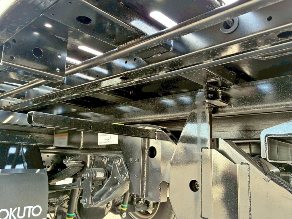 シャーシとネタの状態です。(縦ネタ・横ネタは鉄製です)|日野 デュトロ 2KG-XZU722M(2WD)の写真6