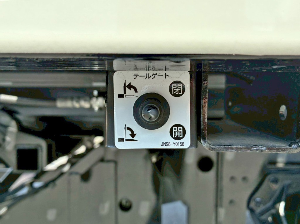 自動歩みの昇降スイッチです。|日野 デュトロ 2KG-XZU722M(2WD)の写真19