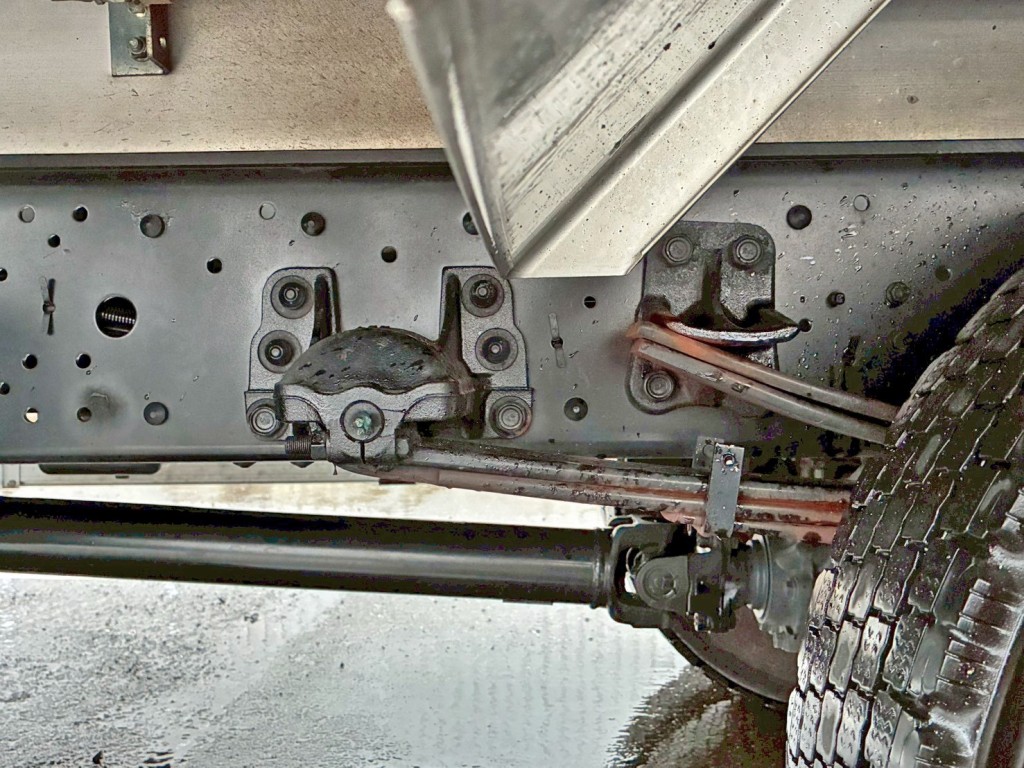 リーフサスです。|いすゞ フォワード 2RG-FRR90S2(2WD)の写真5