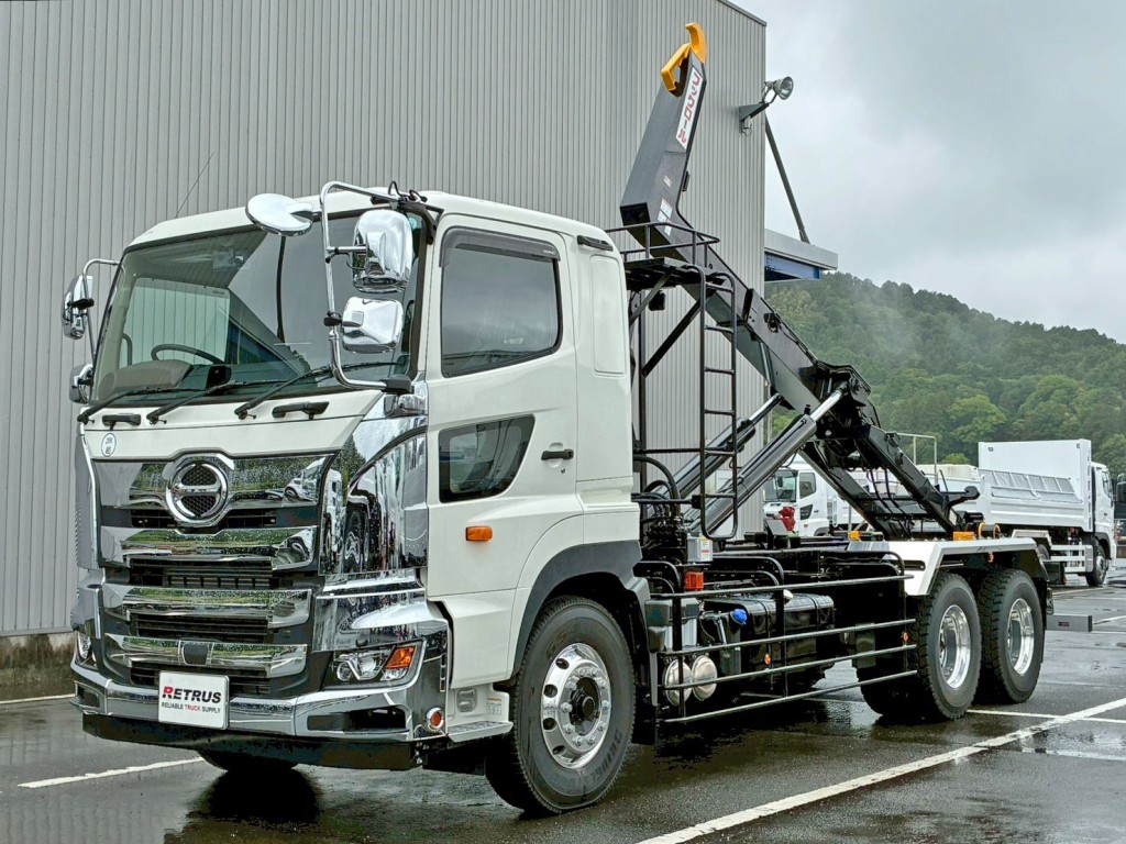 フロント周り、メッキパーツで飾っています。|日野 プロフィア 2DG-FS1AJEの写真1