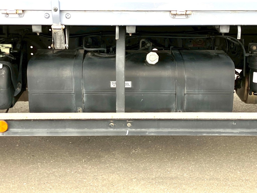 燃料タンクは100Lです。|三菱 キャンター 2PG-FEB80(2WD)の写真17