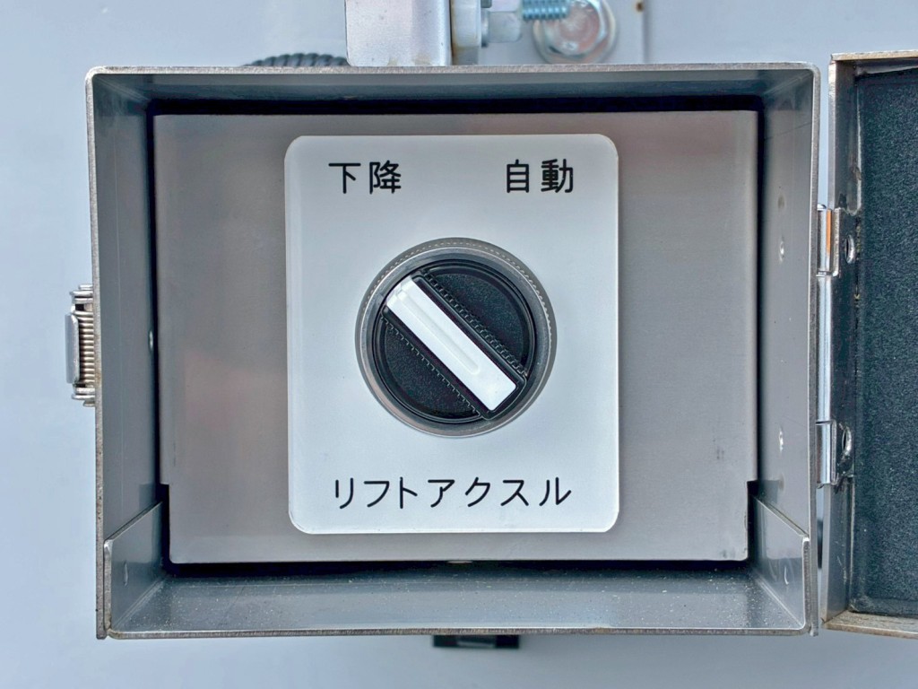 リフトアクスルの切り替えバルブです。|トレクス CTB34004改の写真16
