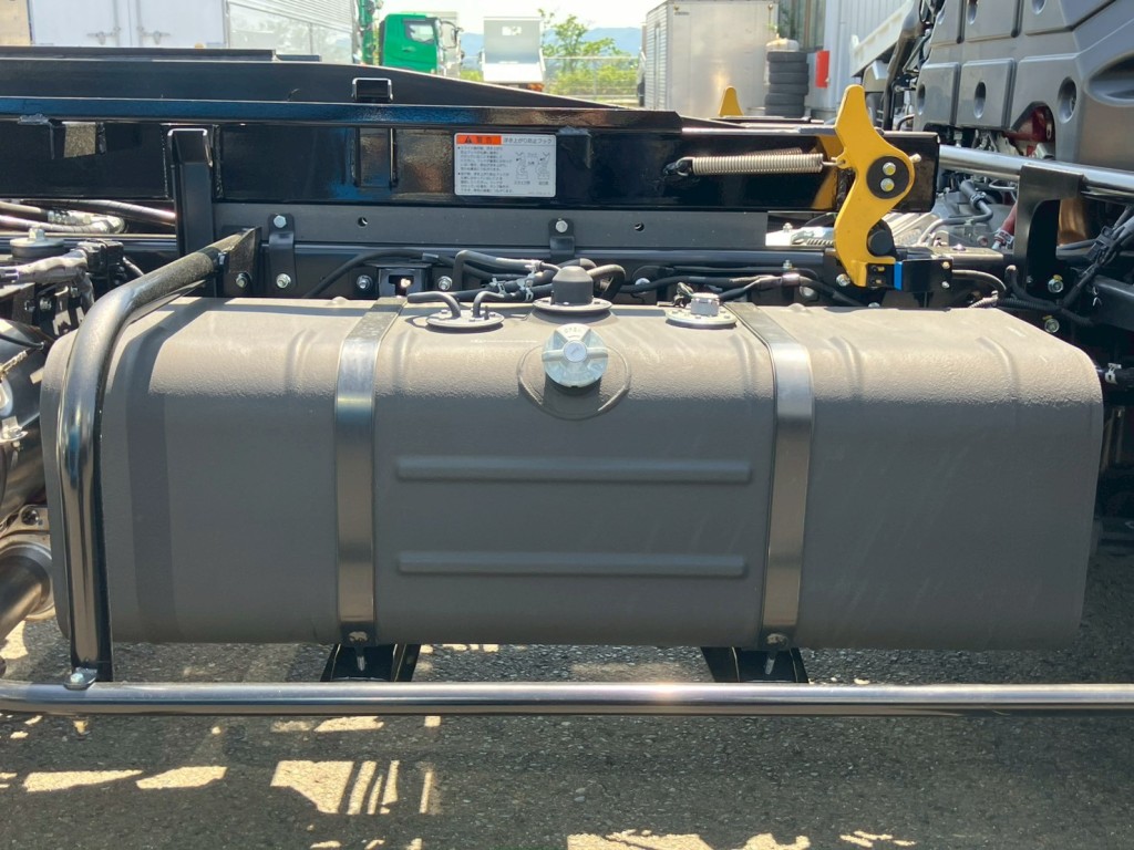燃料タンクは100Lです。|日野 デュトロ 2KG-XZU700X(2WD)の写真19