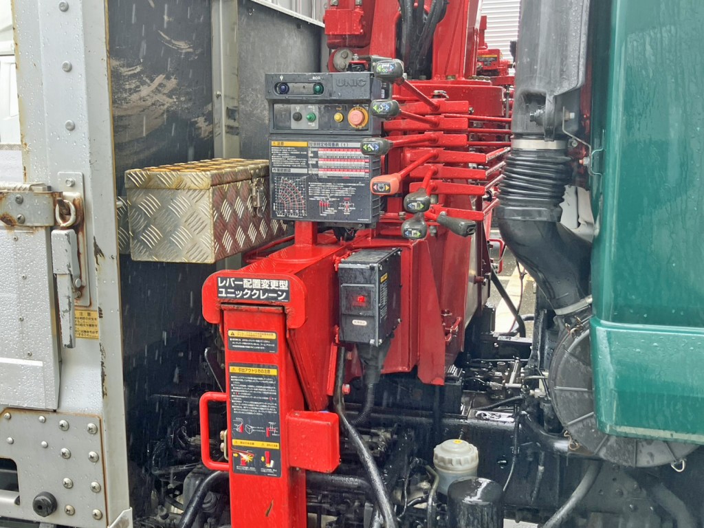 アウトリガーは差し違い式です。|いすゞ フォワード 2RG-FSR90S2の写真26