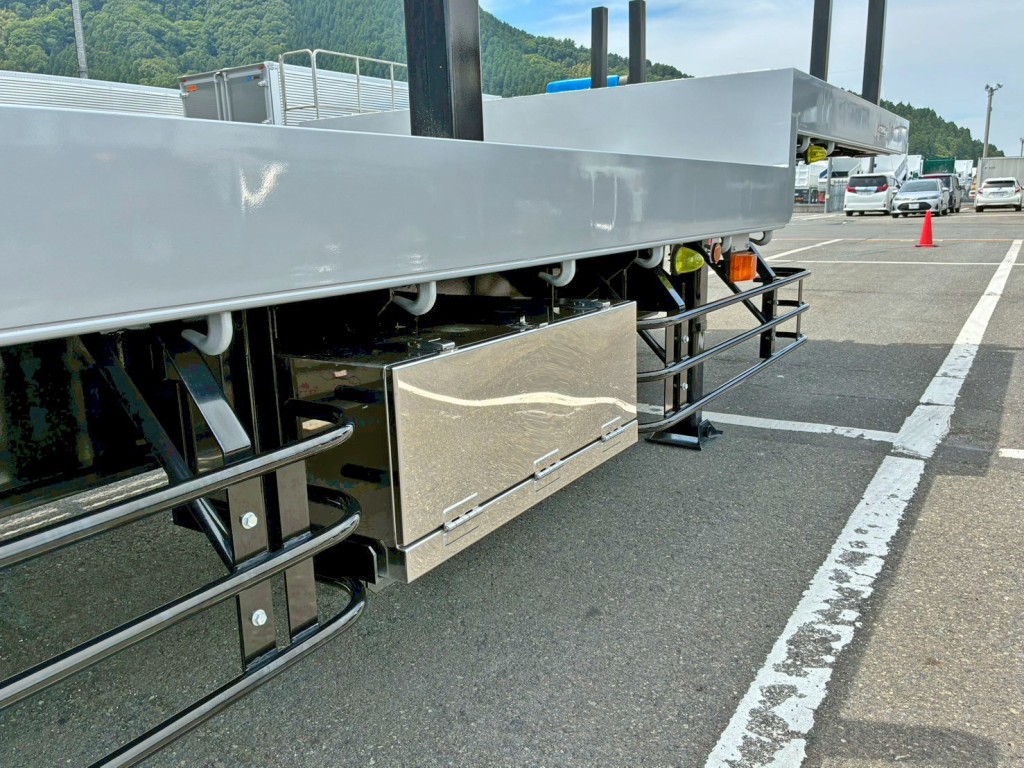 運転席側前方にステンレス製の工具箱が付いています。|東邦 TE36H2C3改の写真17