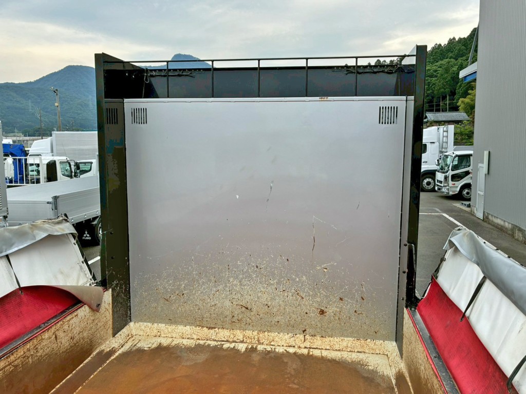 ボディー前方左右にコボレーンストッパーが付いています。|三菱 スーパーグレート 2KG-FV70HXの写真11