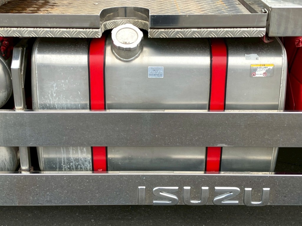 燃料タンクは400Lです。|いすゞ ギガ QKG-EXD52BDの写真15