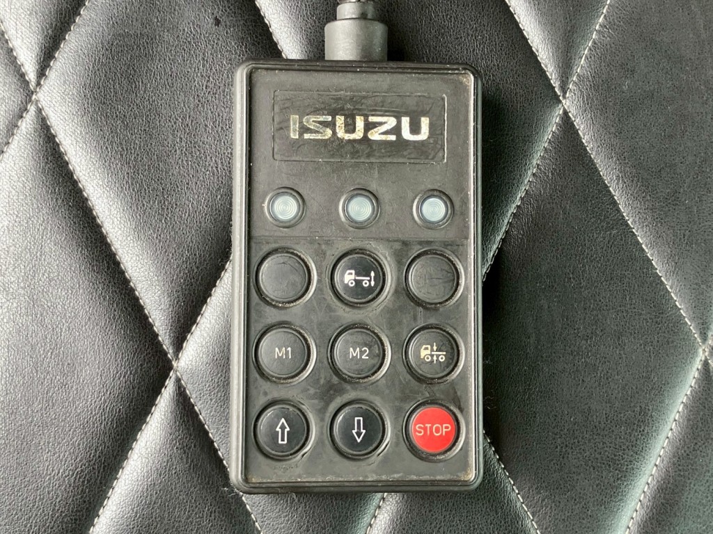 エアサスのコントローラーです。|いすゞ ギガ QKG-EXD52BDの写真17