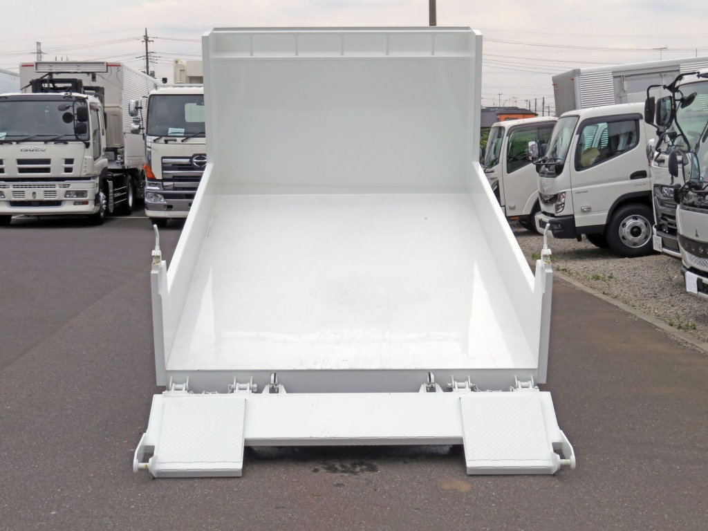 三菱 キャンター 2PG-FEBM0(2WD)の写真8