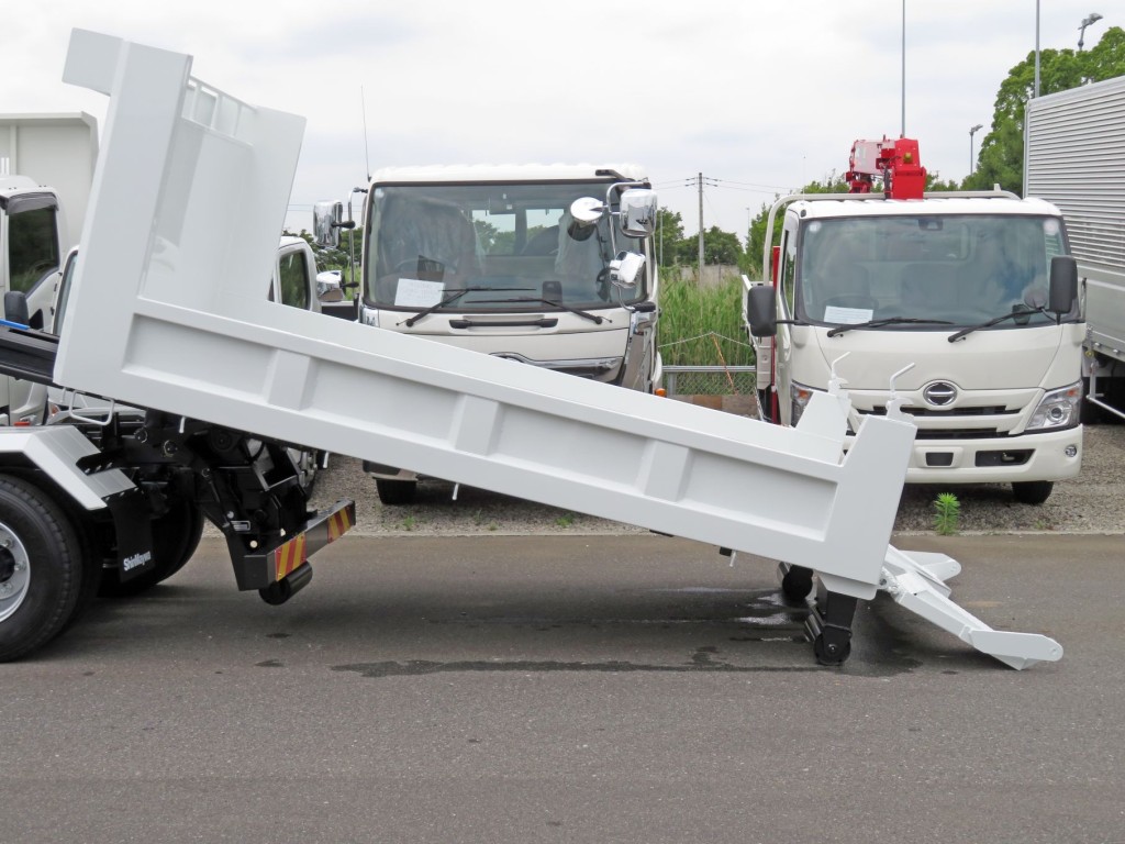 三菱 キャンター 2PG-FEBM0(2WD)の写真14