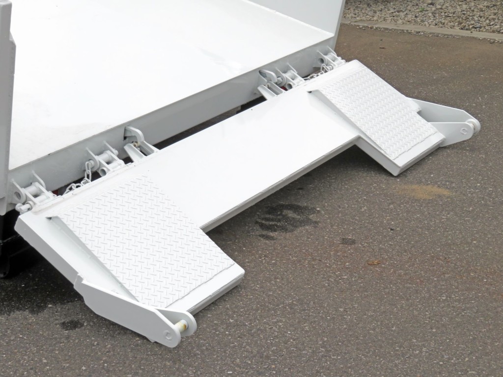 三菱 キャンター 2PG-FEBM0(2WD)の写真15