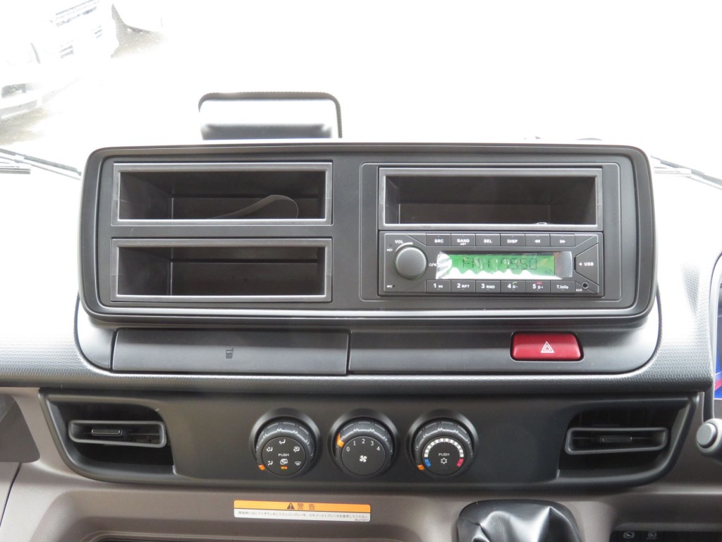 インパネ周りの状態です。|三菱 キャンター 2PG-FEBM0(2WD)の写真20