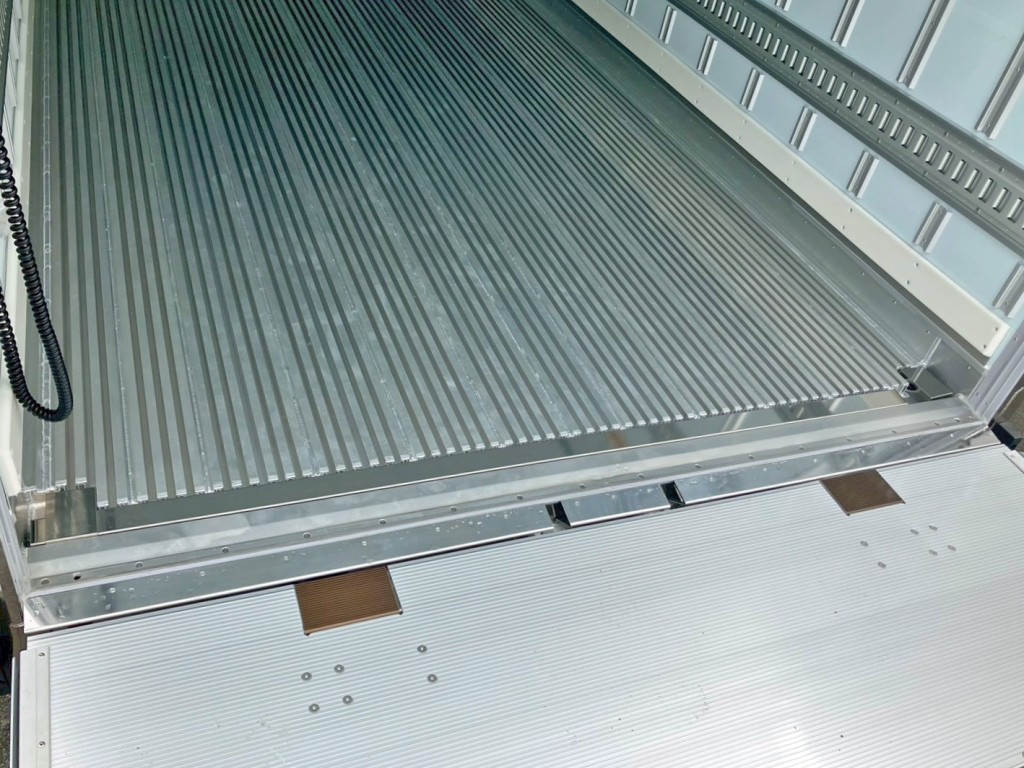 ゲートを上限まで上げた状態です。|日野 レンジャー 2KG-FD2ABG(2WD)の写真17