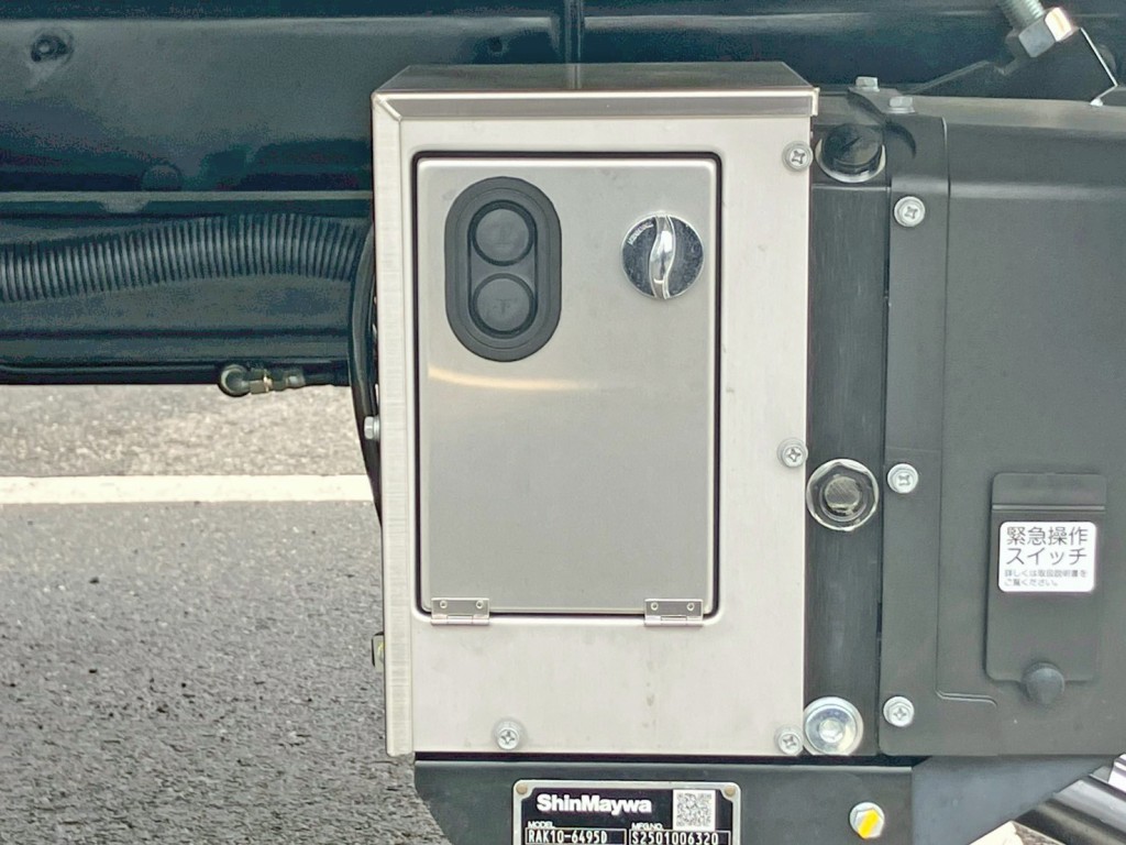 ゲートの昇降スイッチです。(助手席側後方)|日野 レンジャー 2KG-FD2ABG(2WD)の写真19