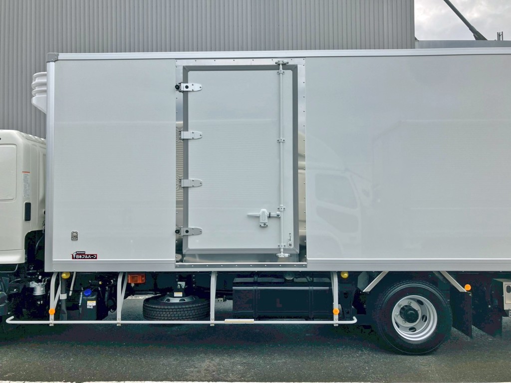 ボディー助手席側前方に片開き式のサイドドアが付いています。|日野 レンジャー 2KG-FD2ABG(2WD)の写真21