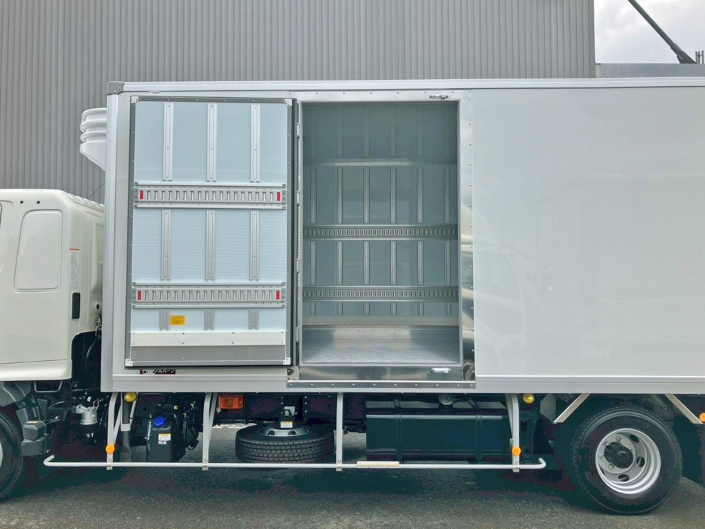 サイドドアを開いた状態です。(門口周りはステンレス製です)|日野 レンジャー 2KG-FD2ABG(2WD)の写真22