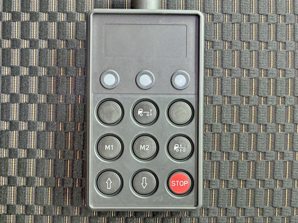 エアサスのコントローラーです。|日野 レンジャー 2KG-FD2ABG(2WD)の写真31