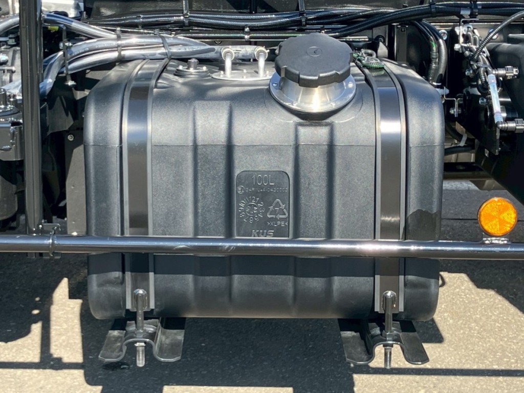 燃料タンクは100Lです。|三菱 ファイター 2KG-FK72F(2WD)の写真19