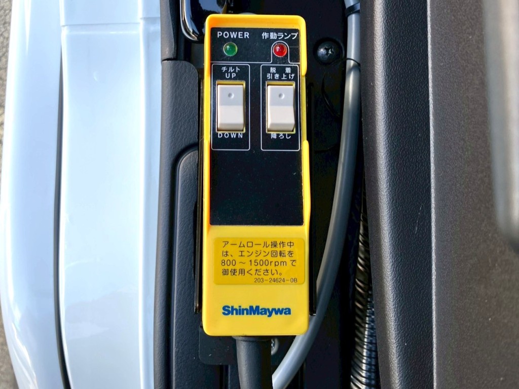 リモコンです。|三菱 ファイター 2KG-FK72F(2WD)の写真18
